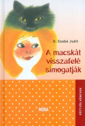 A macskát visszafelé simogatják